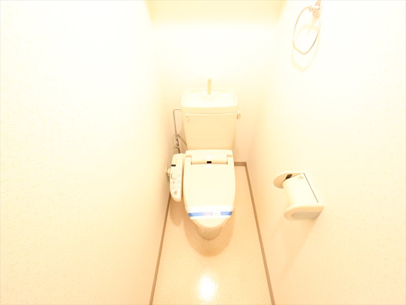 トイレ　温水洗浄便座付き