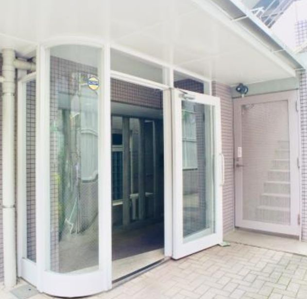 エントランス　清潔なエントランスです