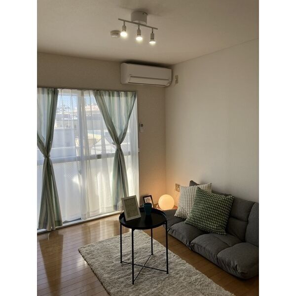 居室・リビング　家具はイメージです