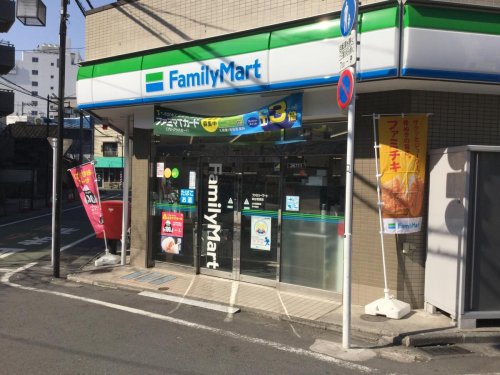 コンビニ　ファミリーマート 四谷若葉店（コンビニ）まで128m