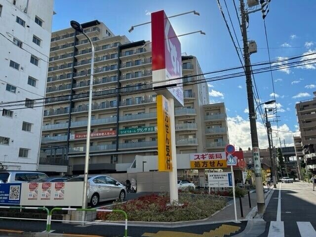 ドラックストア　スギ薬局赤羽南店（ドラッグストア）まで488m