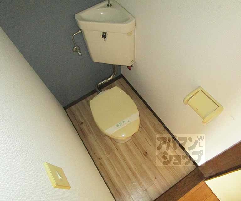 トイレ　４０１号室の写真です。