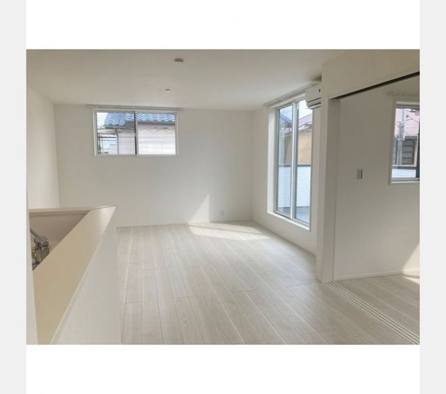 居室・リビング　明るいリビングいです