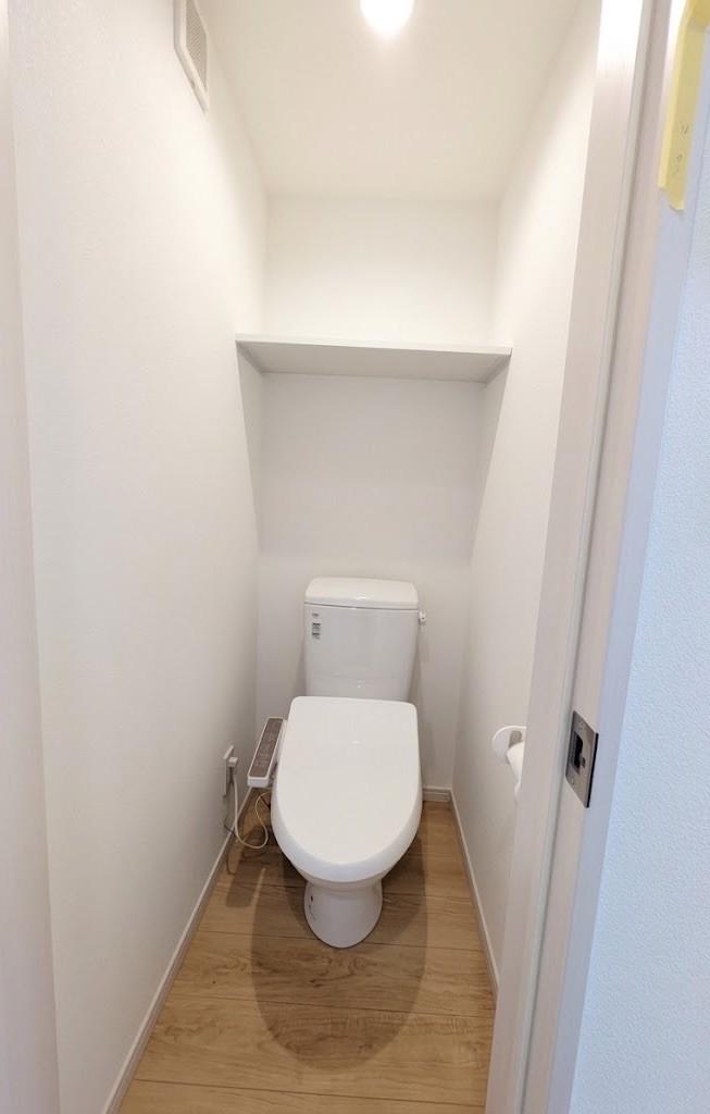 トイレ　温水洗浄便座付きの清潔トイレ