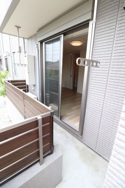 バルコニー　明るいバルコニー