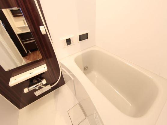 バス・シャワールーム　なんと！浴室TVモニター付き＋追い炊き機能あり！