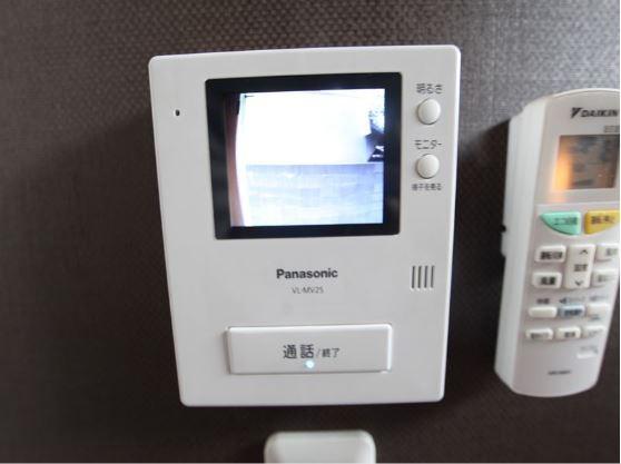 セキュリティ　TVモニターホンで安心です。防犯カメラも設置あり
