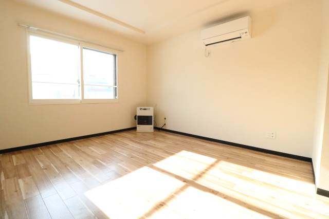 居室・リビング　南向きで日当たり良好♪