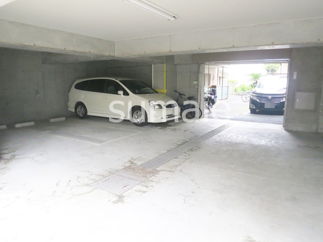 駐車場　敷地内駐車場。（要確認）