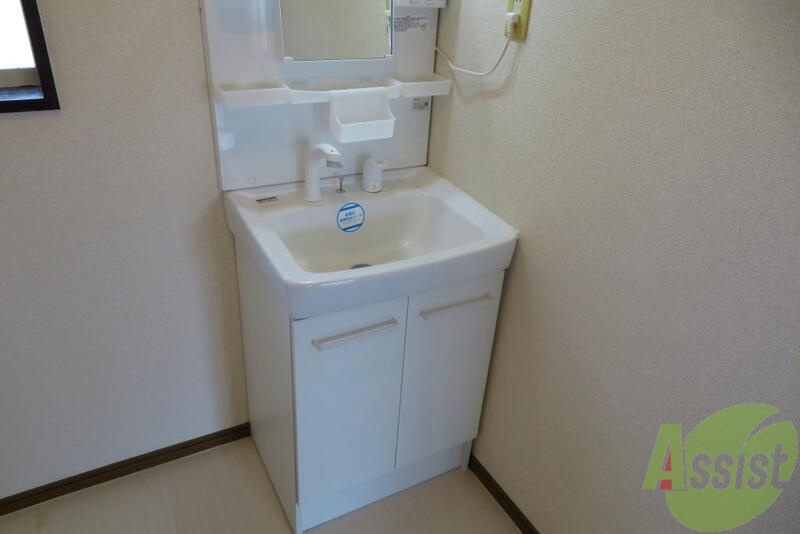 洗面設備　洗顔も歯磨きもしやすそうな広さになっておりますね。