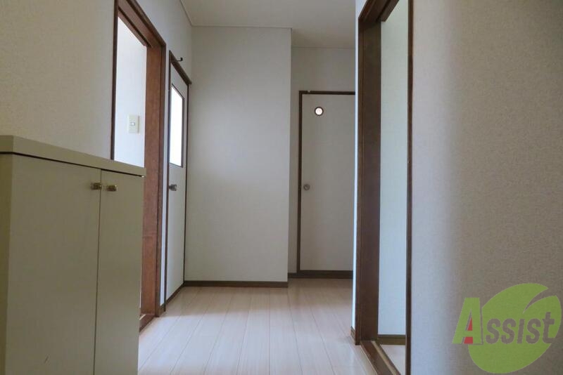 玄関　玄関からの写真になります。広々としていますね