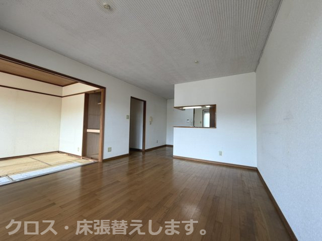 居室・リビング　クロス・床全面張替予定です