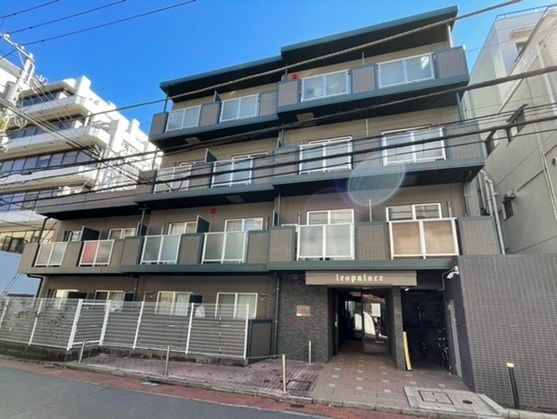 建物外観　鉄筋コンクリート造・総戸数は30戸です。