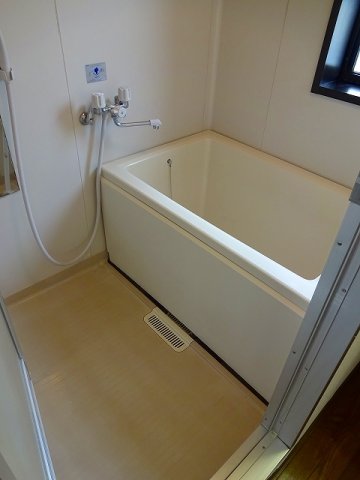 バス・シャワールーム　★換気しやすい窓付きのバスルーム★