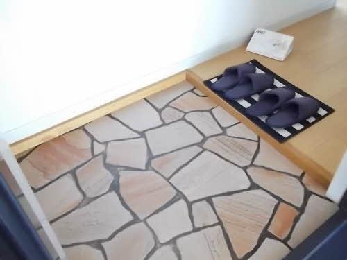 玄関　同タイプの別部屋の写真です