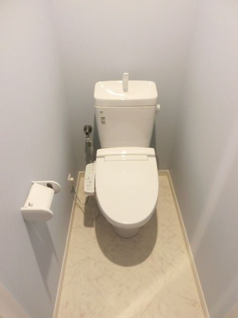 トイレ　温水洗浄暖房便座もございます