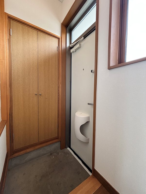玄関　高さがあるシューズクローゼット。靴が沢山入ります。