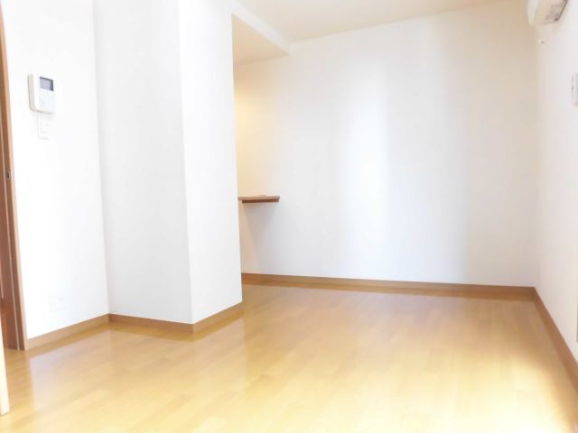 その他部屋・スペース　きれいなフローリングのお部屋ですよ。