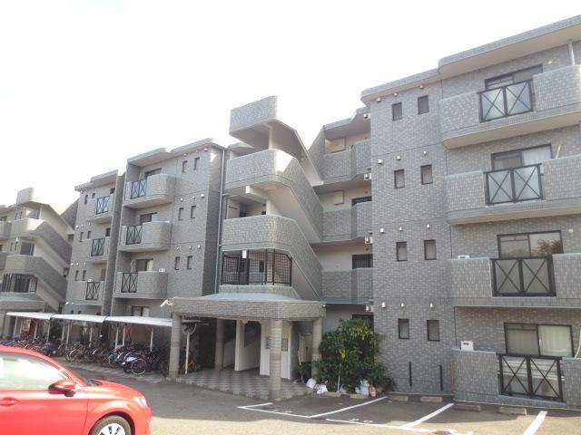 駐車場　建物外観