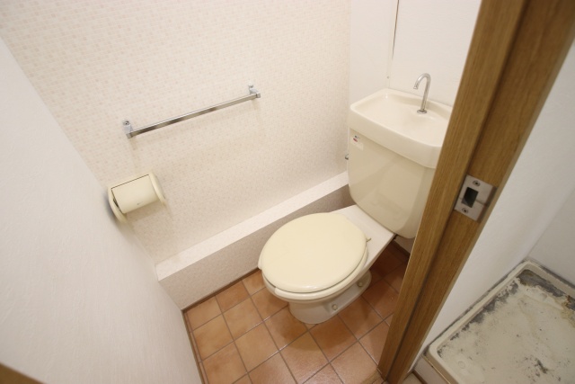 トイレ　※別号室の参考写真です