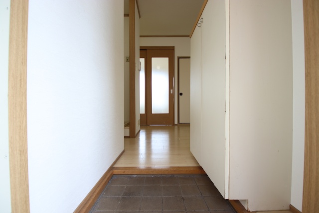 玄関　※別号室の参考写真です