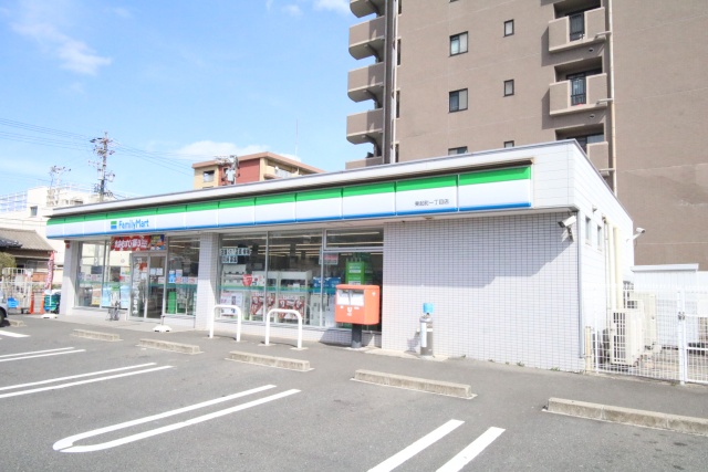 コンビニ　ファミリーマート　東起町一丁目店（コンビニ）まで400m