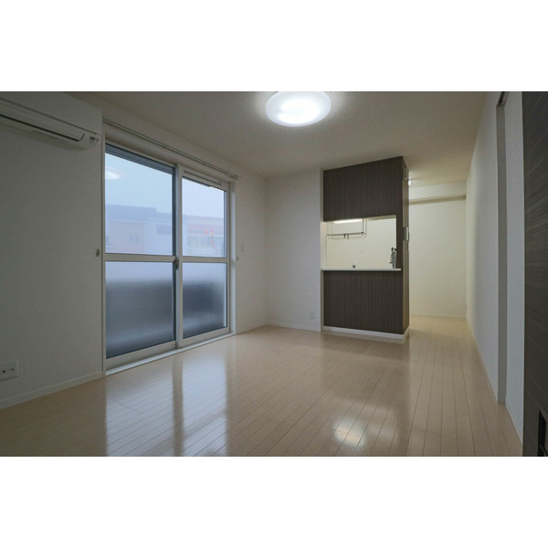 居室・リビング　同じ建物の別のお部屋