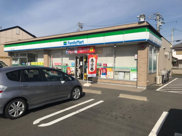 コンビニ　ファミリーマート（コンビニ）まで720m