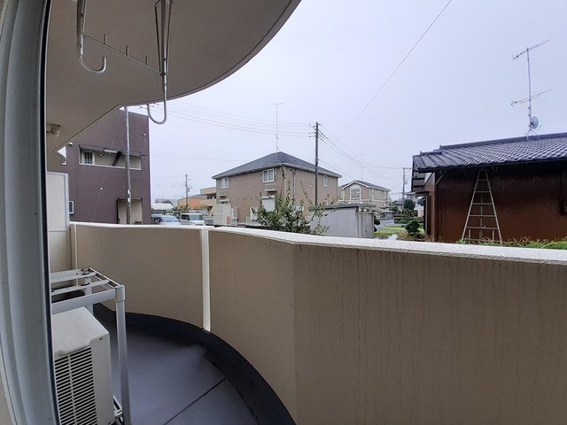バルコニー　外からの目が気にならないバルコニーで洗濯物が干せます