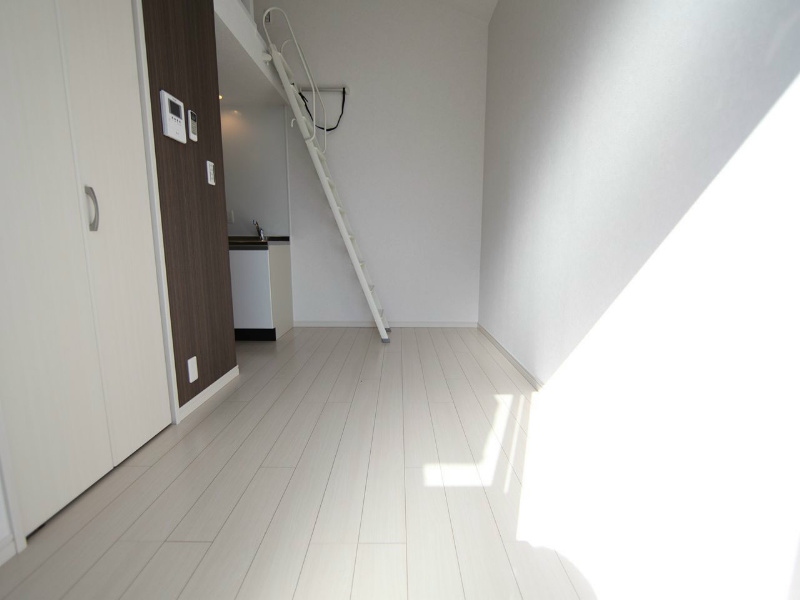 居室・リビング　洋室8帖　ロフト5.3帖（収納でもお部屋でも使えます）