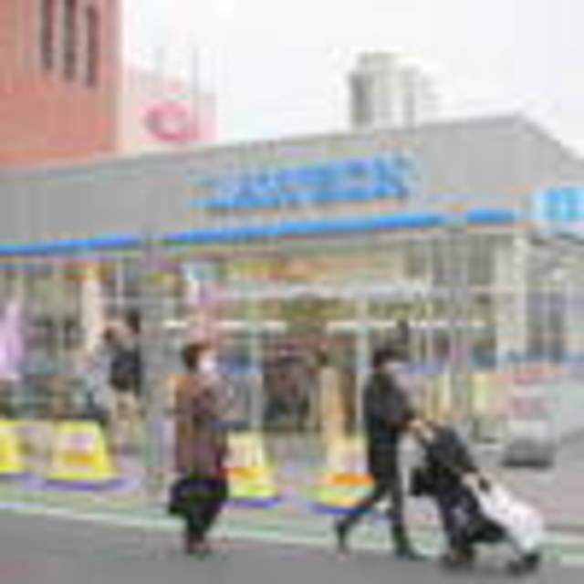 コンビニ　ローソン東武練馬駅北口店（コンビニ）まで241m