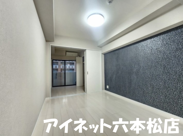 居室・リビング　家具の配置に困らないリビングですね。