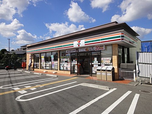 コンビニ　セブンイレブン 宝塚山本西店（コンビニ）まで523m