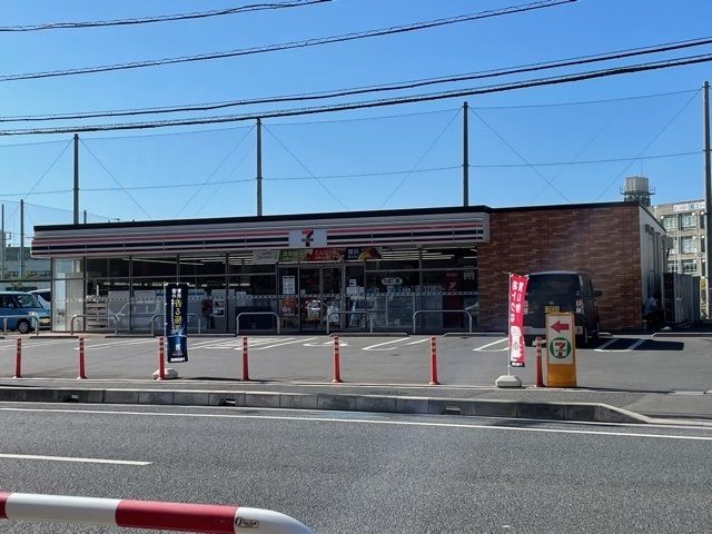 コンビニ　セブン　さいたま島小学校前店（コンビニ）まで300m