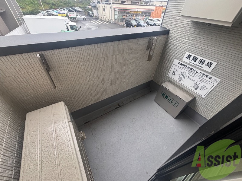バルコニー　こちらはバルコニーです。洗濯物を沢山干すのに便利です。