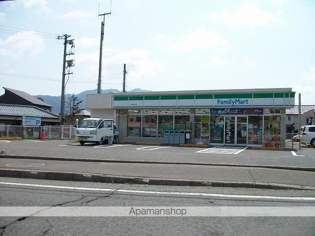 コンビニ　ファミリーマート石本金山店（コンビニ）まで550m
