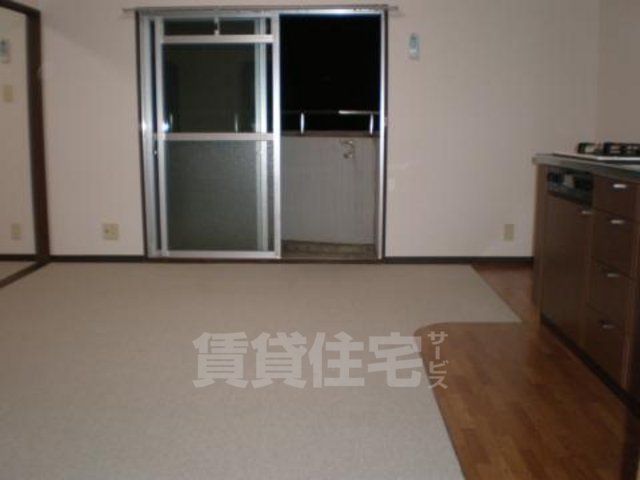 地下鉄東西線 御陵駅 徒歩2分 4階建 築37年の内装写真