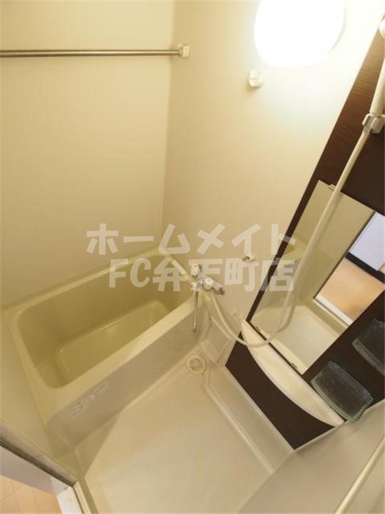 バス・シャワールーム　コンパクトで使いやすいお風呂です