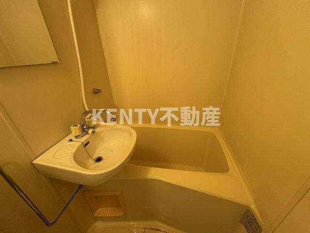 バス・シャワールーム　コンパクトで使いやすいお風呂です