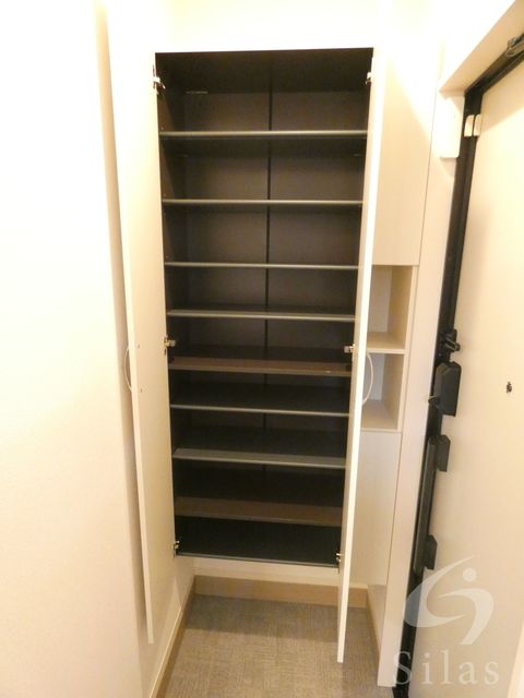 R-001の内装写真