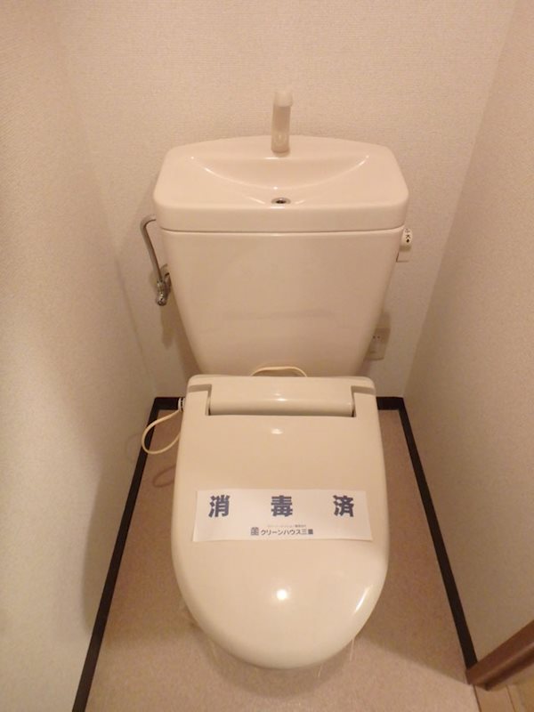 トイレ　暖房便座つき！