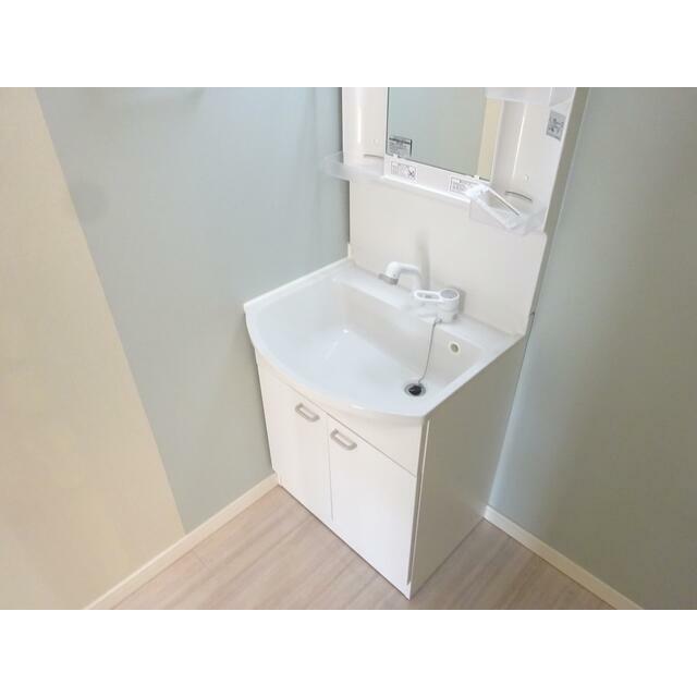 洗面設備　同建物、別部屋の写真を使用しております。