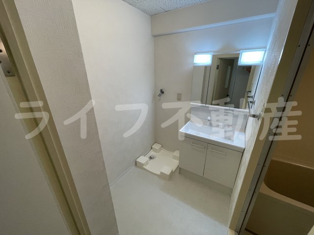 洗面設備　独立洗面化粧台付き