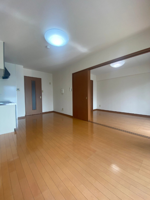 桜井町アパートメントの居間写真