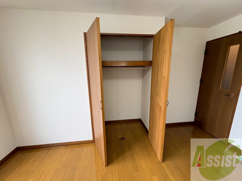 収納　寝室の収納です。部屋がすっきり片付きます。