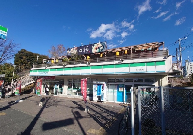 コンビニ　ファミリーマート藤が丘駅東店（コンビニ）まで591m