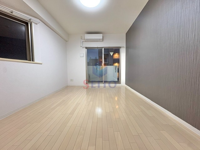 レジュールアッシュ江坂の居間写真