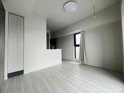 ネベル横浜関内の居間写真