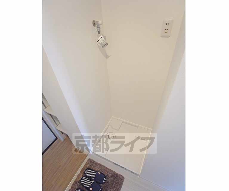 その他設備　室内に洗濯機置けます。