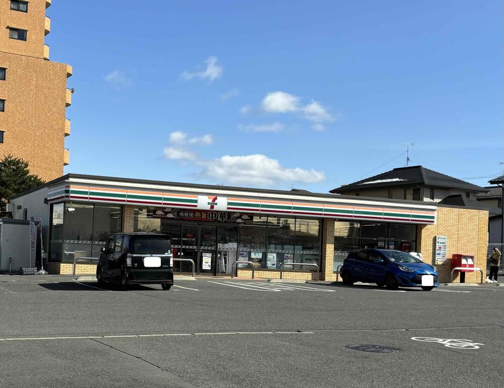 コンビニ　セブンイレブン郡山鶴見坦1丁目店（コンビニ）まで129m